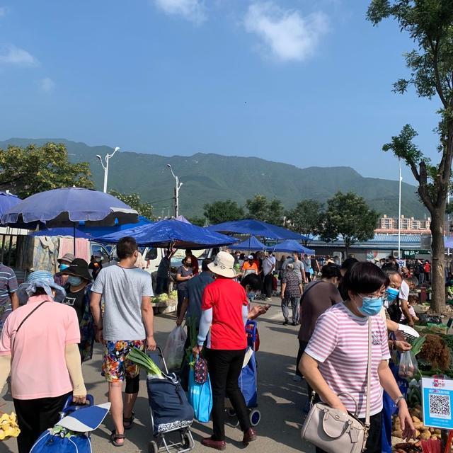 北京响应级别调整后,门头沟早市人流陡增,10元都能买点啥?