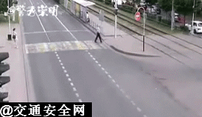 【你的育儿经】请告诉孩子：我们跑不过汽车！