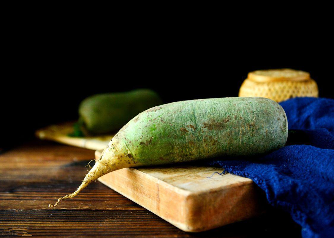 立春咬萝卜是我国立春的传统民俗.