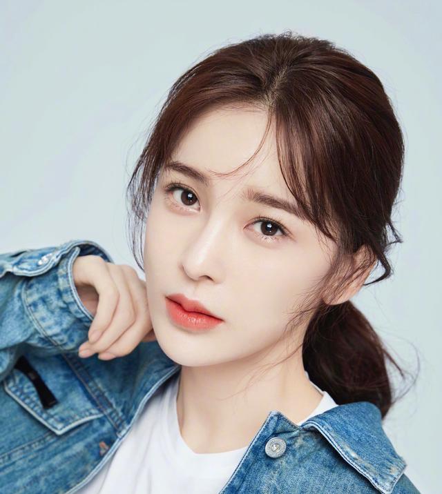 而她的饰演者赵樱子,也引发热议,她也曾是红极一