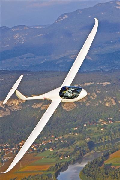 200万元的私人滑翔机,190万元的游艇