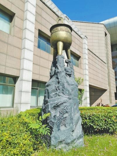 "青铜模范"科普园雕塑样稿