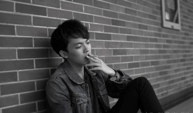 23岁大学生抽烟患肺癌,保险拒赔60万!保司:谁让他10年前有肝炎