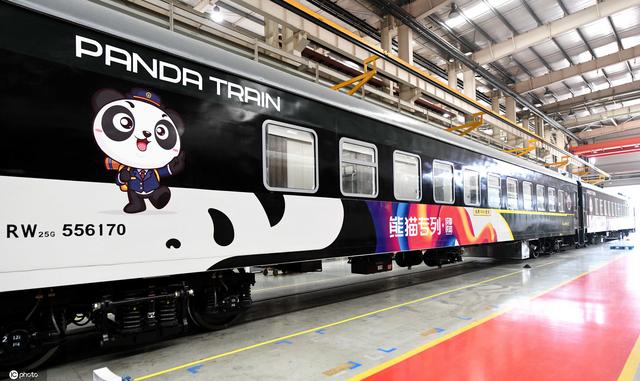 全国首列"熊猫专列"亮相四川成都