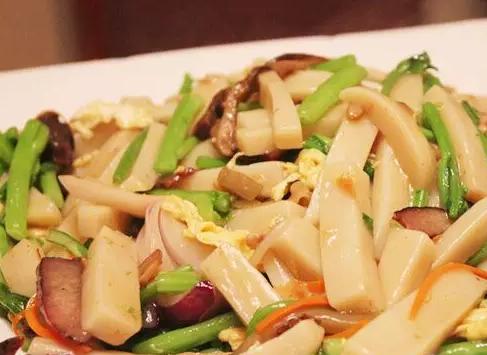 美食分享:白菜肉丝炒年糕,泡菜牛肉炒年糕,腊肉炒年糕简单做法