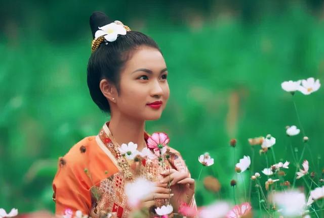 去老挝旅游有美女给你递烟千万不要接看完就明白了