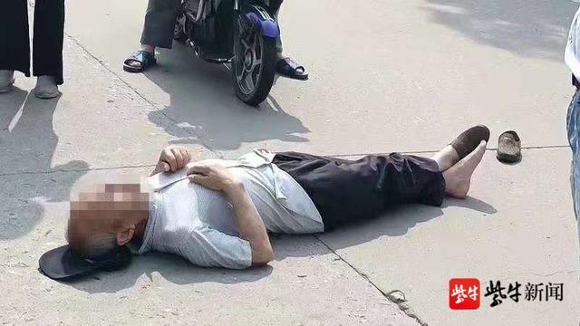 老人街头跌倒受伤救不救?射阳这位小伙用行动做出了回答