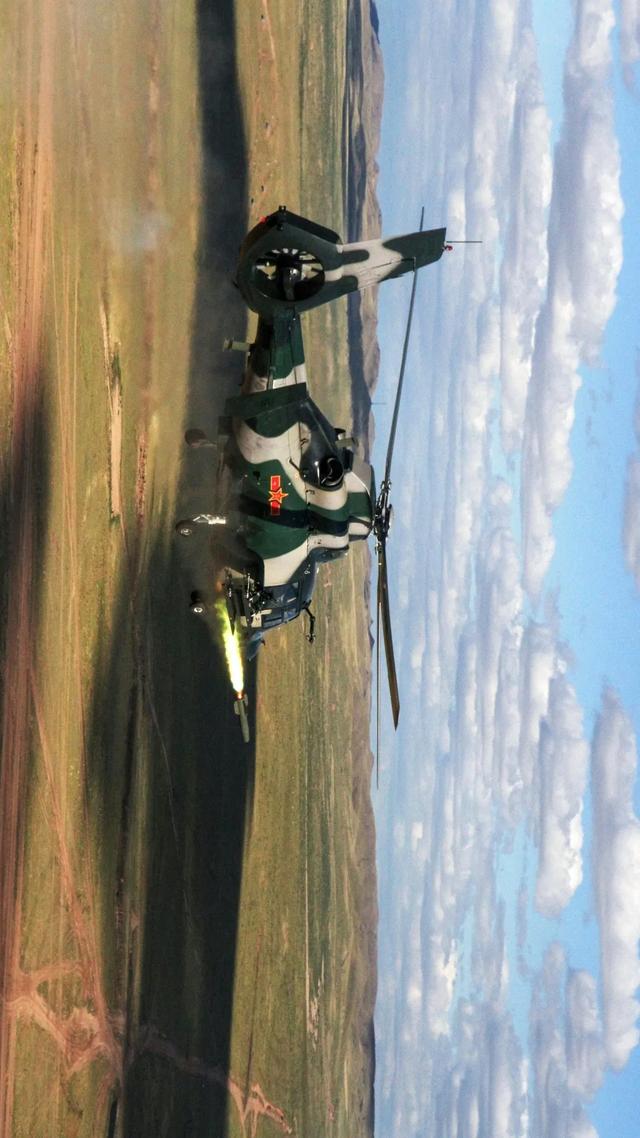 绝对震撼!横屏大图带你直击陆航战鹰空中突击训练