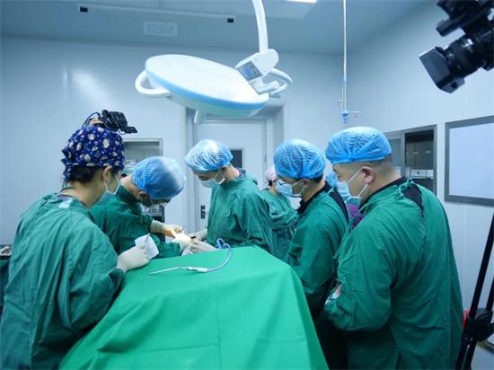 6台高难度手术演示 真实案例直播教学