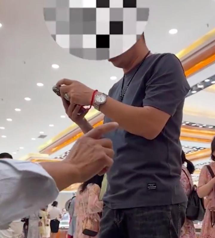 云南女导游辱骂游客未购物厚脸皮良心被狗吃了官方回应已获悉将了解