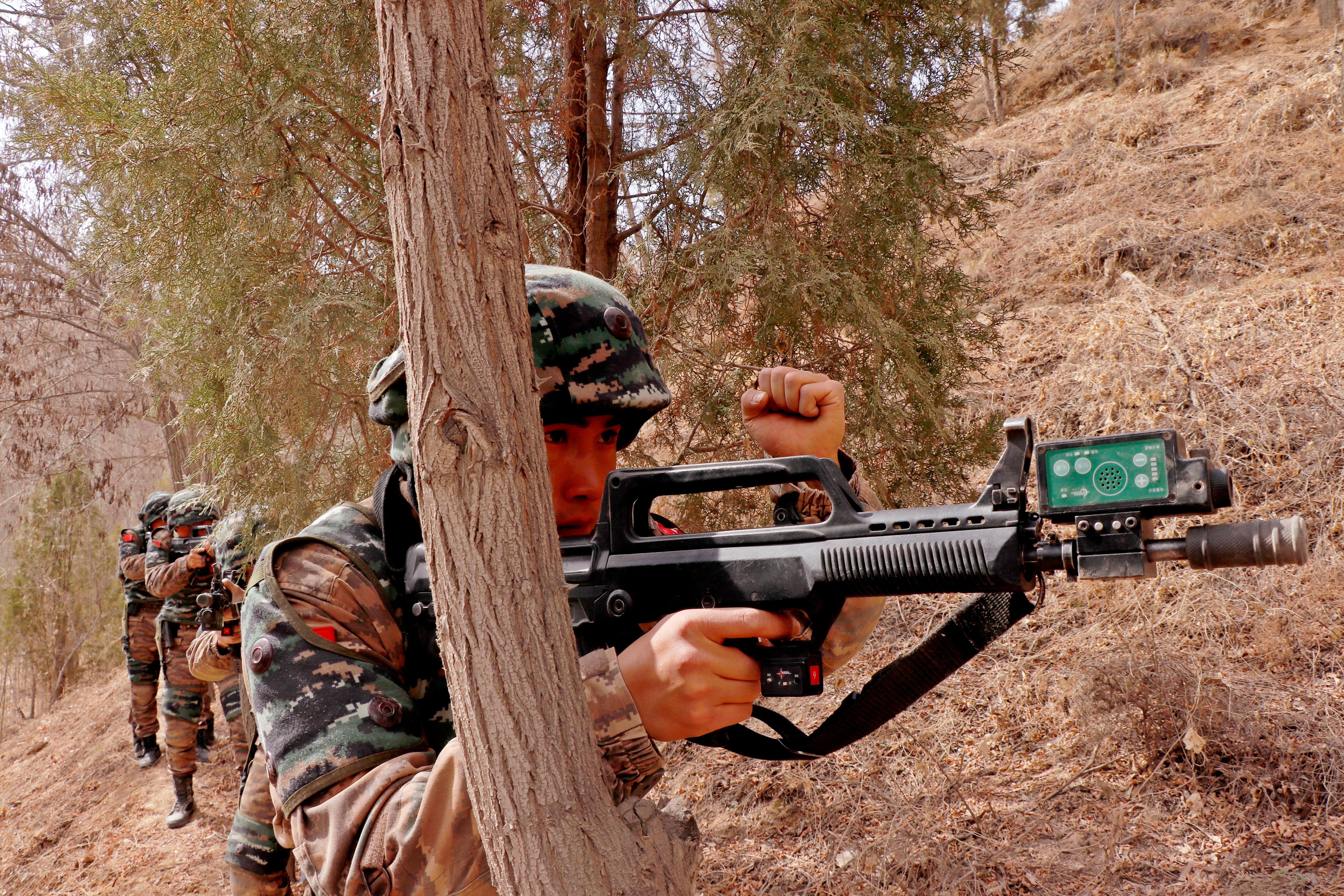 科技助力战斗力 练兵场上"针尖对麦芒"