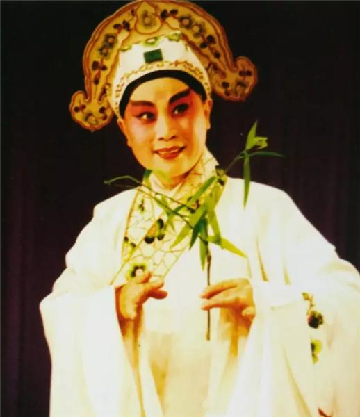 初心是你,执念是你,一生相守亦是你,昆曲第一女小生岳美缇的"柳梦梅"