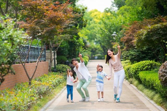 #你的育儿经#在家也能陪孩子做的运动，家长快行动起来，增强免疫力吧