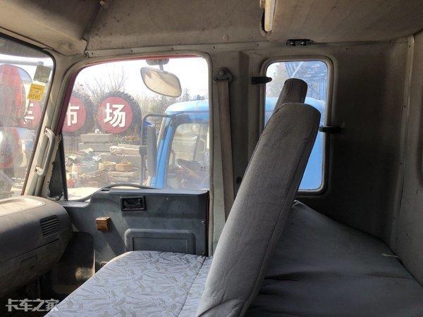 配东风紫罗兰驾驶室,国三排放无法上路,车主:我在等报废补贴