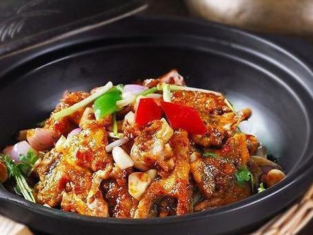 Braised Cod Head with Clay Pot, Spicy Pork Fillets, and Spinach Pork ...