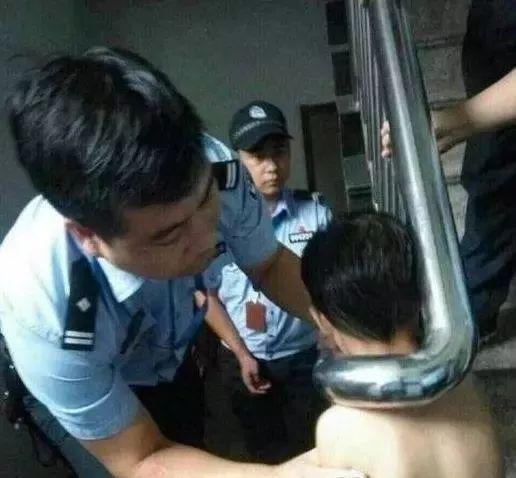 【光明网】心疼！3岁女娃，手掌卷入跑步机……“熊孩子”的花样被卡