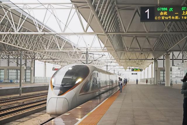 余杭站(将更名为临平南站)站场规模为2台4线