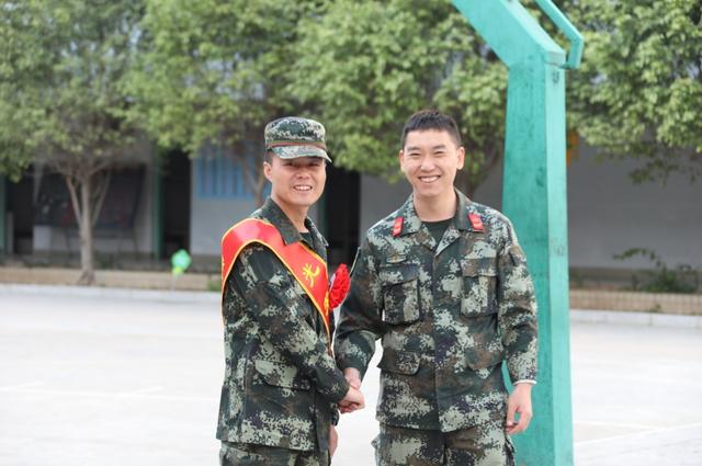 退伍季 | 卸下军装,卸不下军人的担当