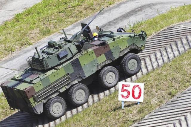 台防务部门称云豹装甲车火力强,增产21辆加强卫戍区防务