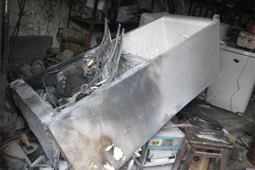 孩子打开冰箱突然爆炸,脸上缝38针,这几样东西放进冰箱太危险