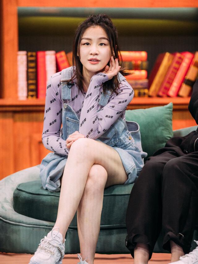 9号放映厅:"表情包女神"金靖靠沙雕上热搜,健身反而胖20斤?