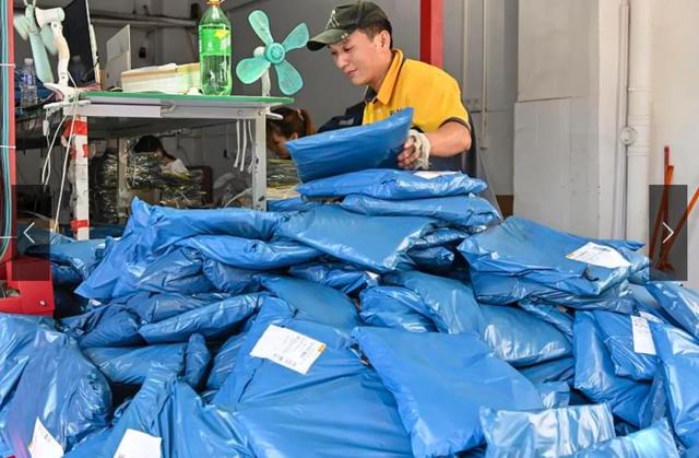 每天两三百万包裹发往全国,城中村干出"大买卖"