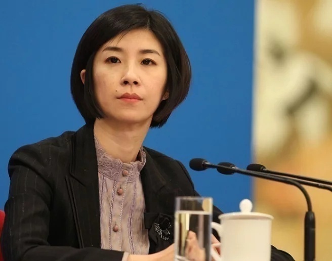 这才是年轻人该追的星外交部女神张璐升职集颜值与实力于一身