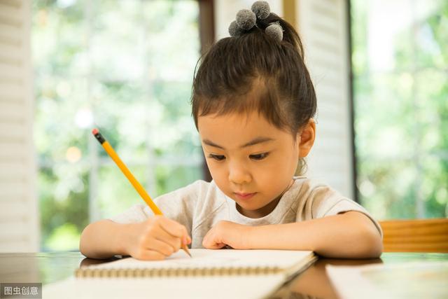 「超级宝妈」对待孩子的不认真，家长可以使用这3个步骤