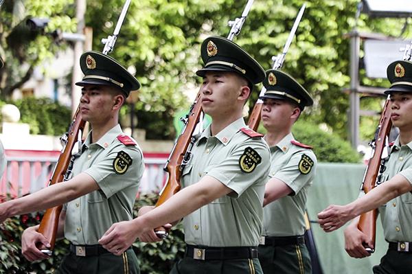 国旗班战士的五四青年节