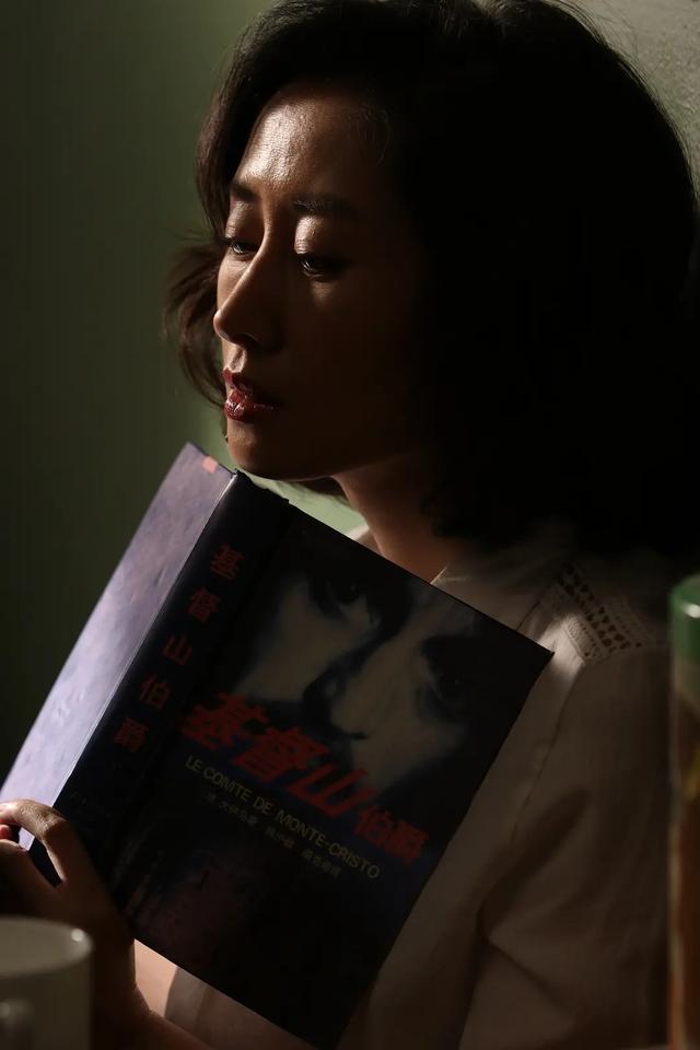 刘敏涛《黑蝴蝶》:一个中年女人和青涩少年的情感纠葛