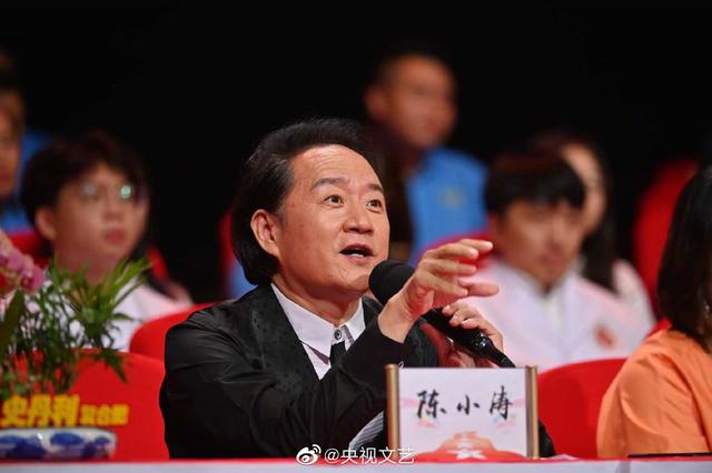 妇女主任海燕 ,村会计王茜华 ,村合作社经理陈小涛将有什么精彩点评?