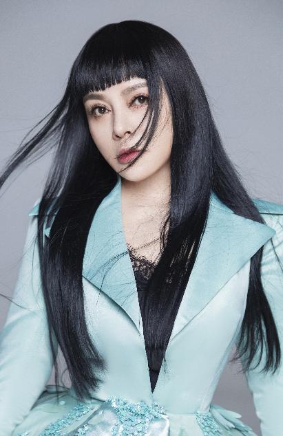 封面专访|定居成都8个月后再次"出圈"千百惠:"我是跟着这个时代在走的