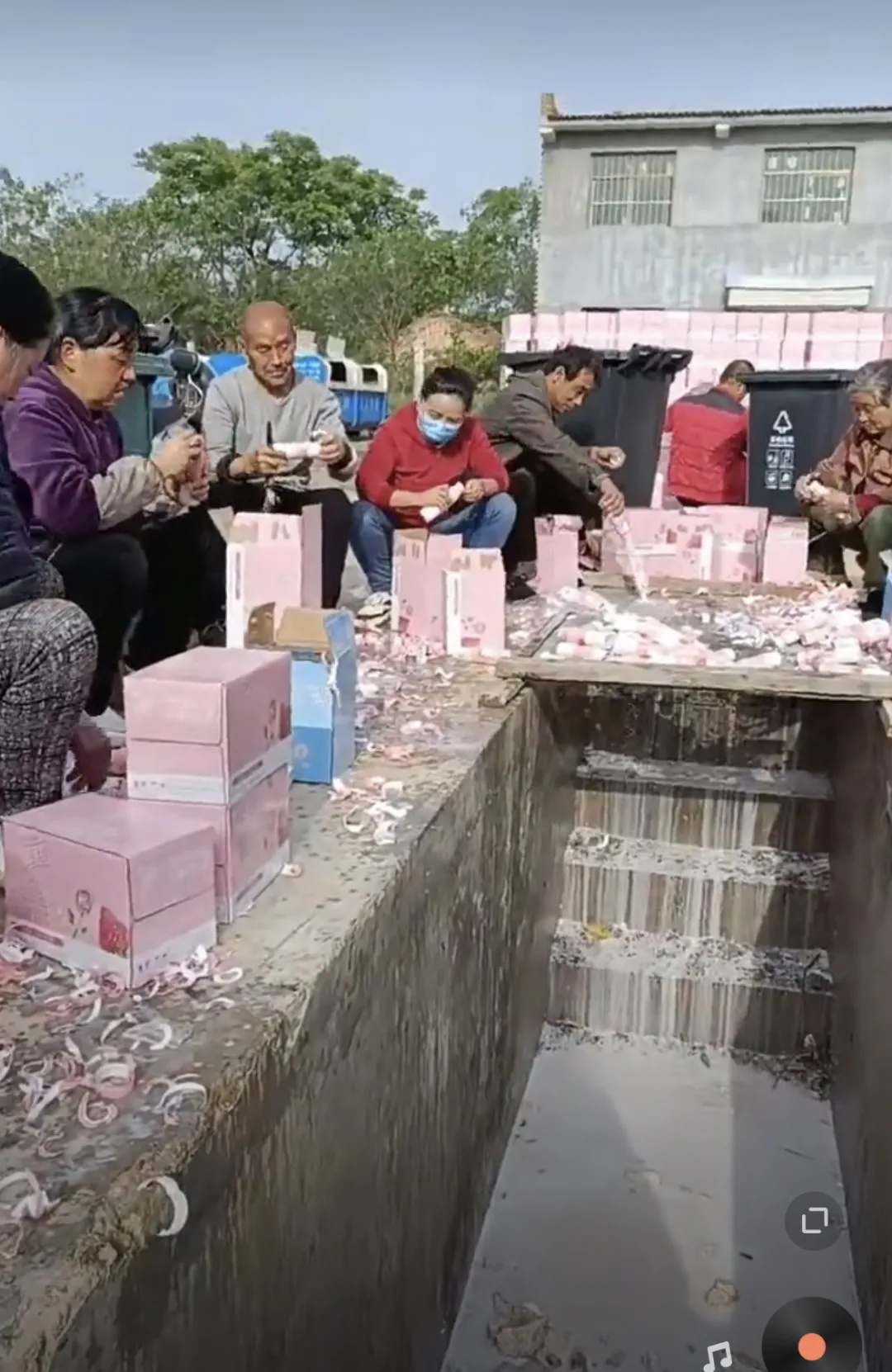 这不仅让人疑虑, 为何畸形追星竟成为偶像选秀节目常态?