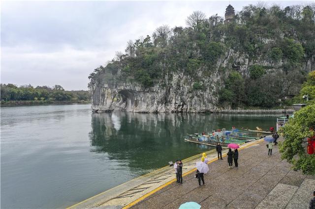 住遊客的熱情(央廣網發 王戰飛 攝)象山景區屬於國家aaaaa級旅遊景區