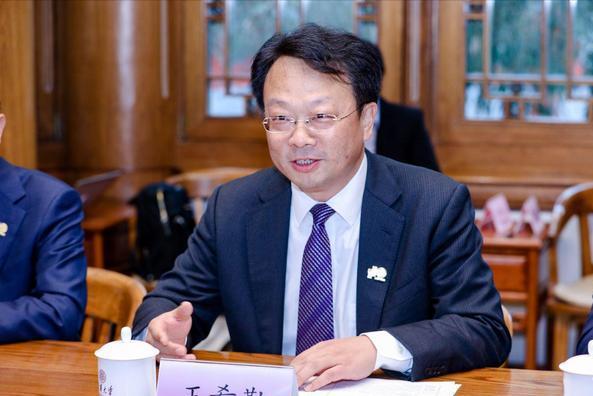 换帅清华大学迎来新校长网友评论罕见统一为啥不请位院士